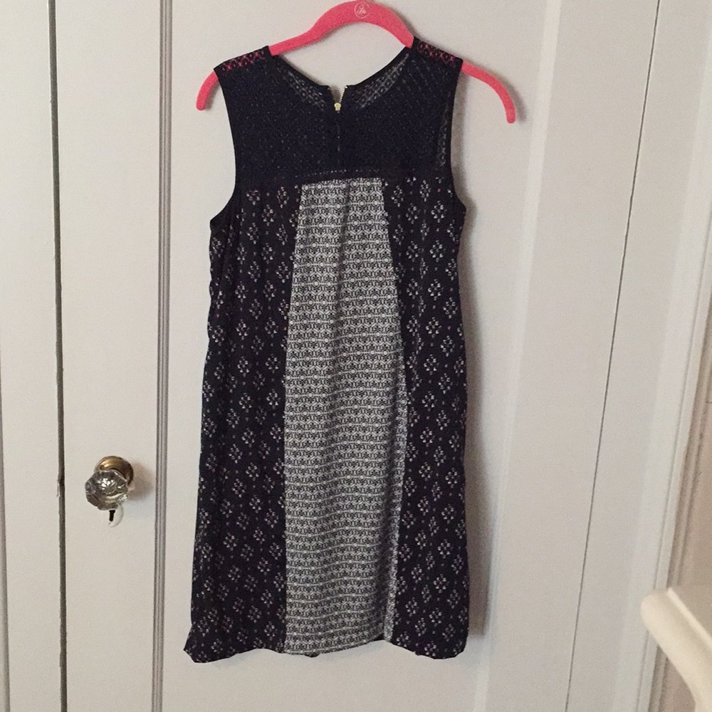Navy blue and white printed shift dress!
